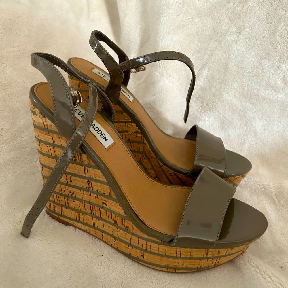 Steve Madden Women’s Size 7  taupe/tan espadrilles